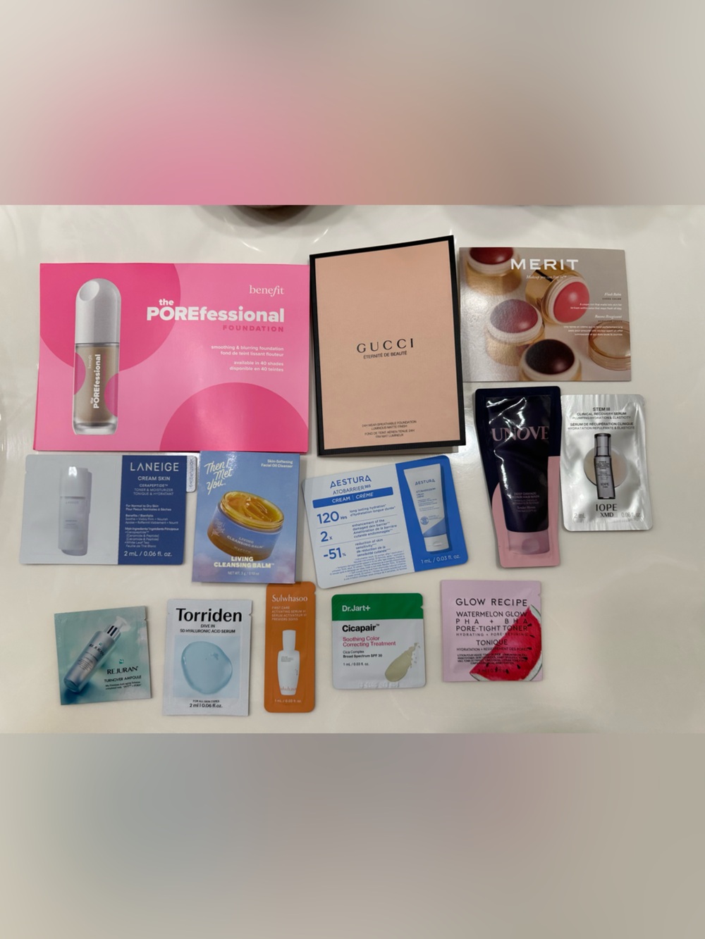 Assorted skincare and makeup sample pack bundle - Picture 2 of 8